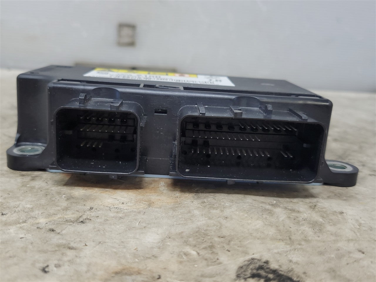 Used OEM 2010-2013 ALLURE CAMARO LACROSSE REGAL SAAB 9-5 SONIC SRS, actual item photo 2