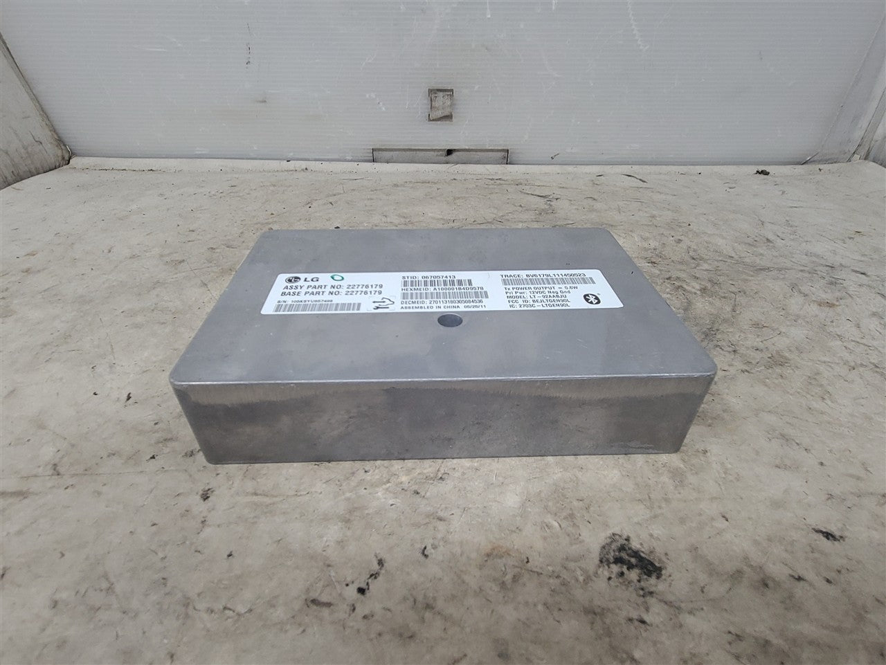 Used OEM 2012 CAMARO CRUZE ONSTAR COMMUNICATION MODULE CAMARO LH, actual item photo 2