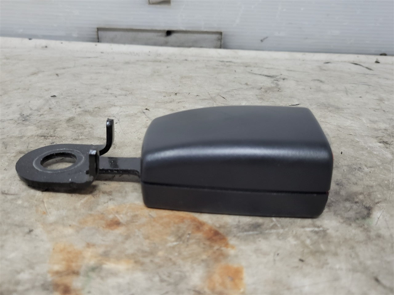 Used OEM 2010-2015 CAMARO REAR SEAT BELT BUCKLE PASSENGER RH OR, actual item photo 2