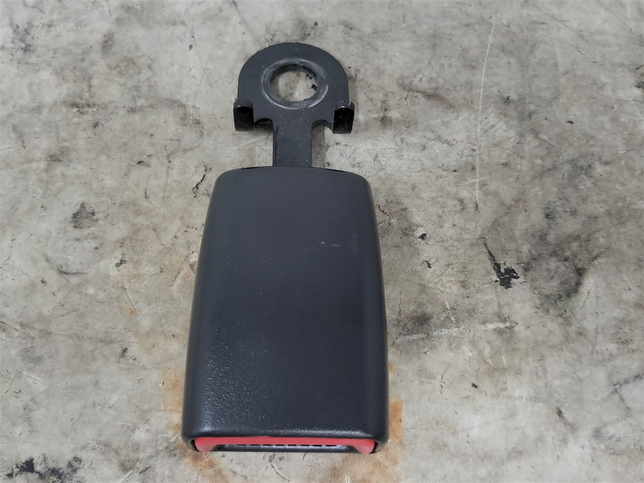 Used OEM 2010-2015 CAMARO REAR SEAT BELT BUCKLE PASSENGER RH DRIVER, actual item photo 1