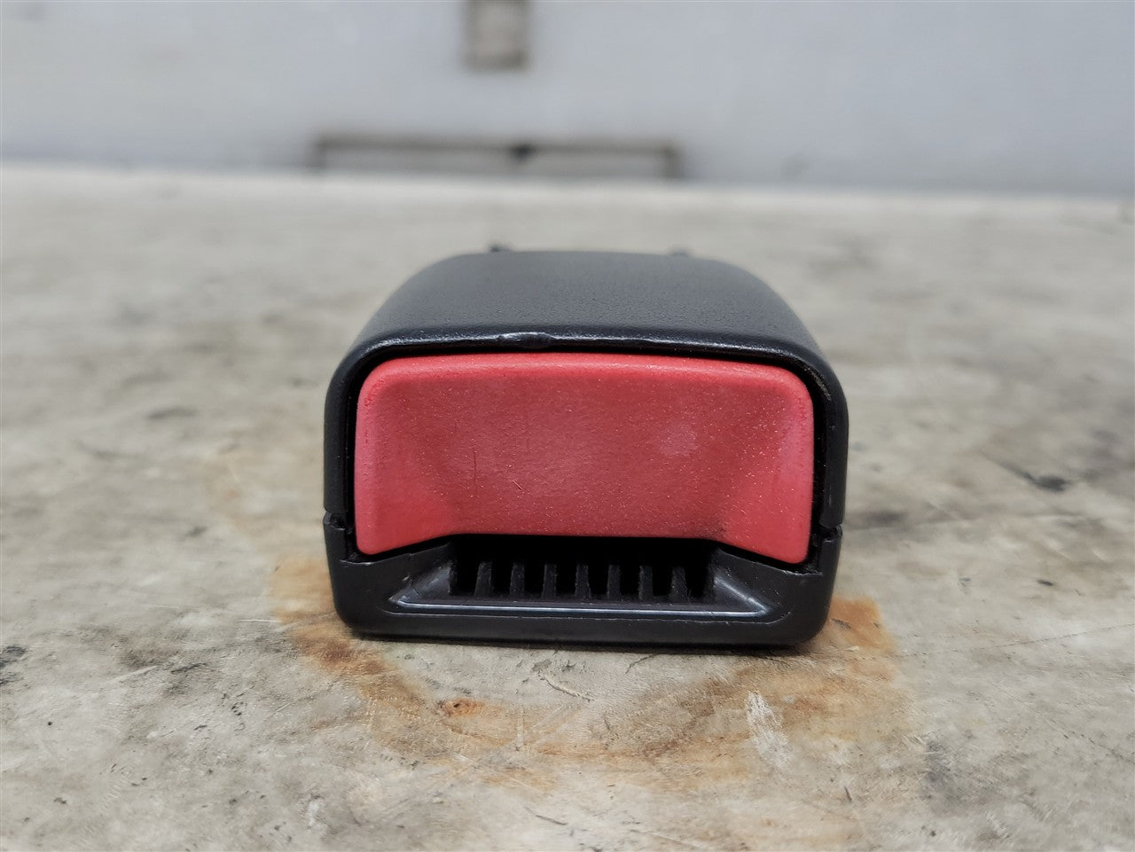 Used OEM 2010-2015 CAMARO REAR SEAT BELT BUCKLE PASSENGER RH DRIVER, actual item photo 2