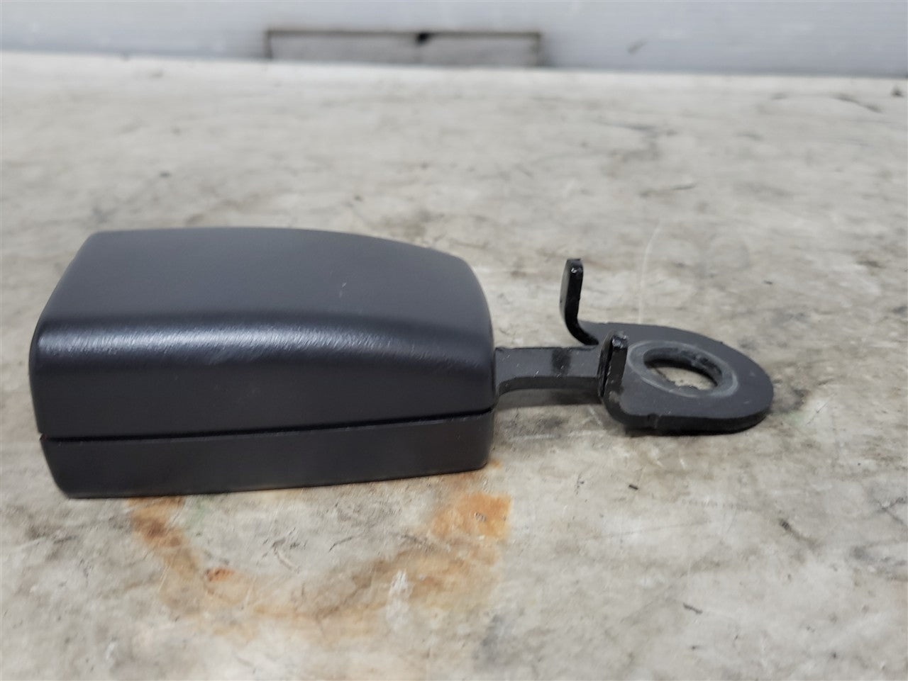 Used OEM 2010-2015 CAMARO REAR SEAT BELT BUCKLE PASSENGER RH DRIVER, actual item photo 3