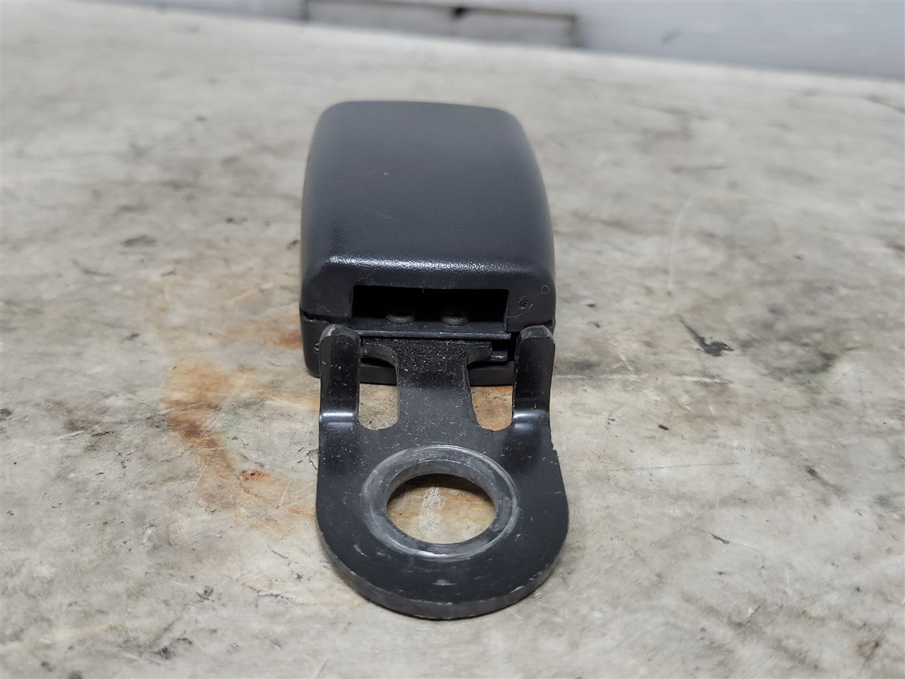 Used OEM 2010-2015 CAMARO REAR SEAT BELT BUCKLE PASSENGER RH DRIVER, actual item photo 4