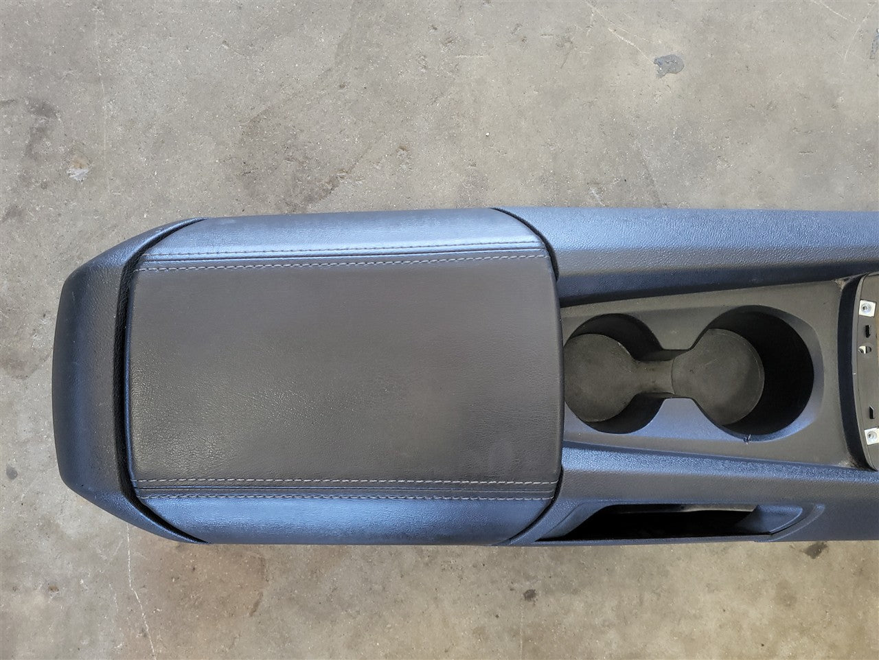 Used OEM 2013-2014 CAMARO CENTER CONSOLE AUTOMATIC BLACK, actual item photo 2