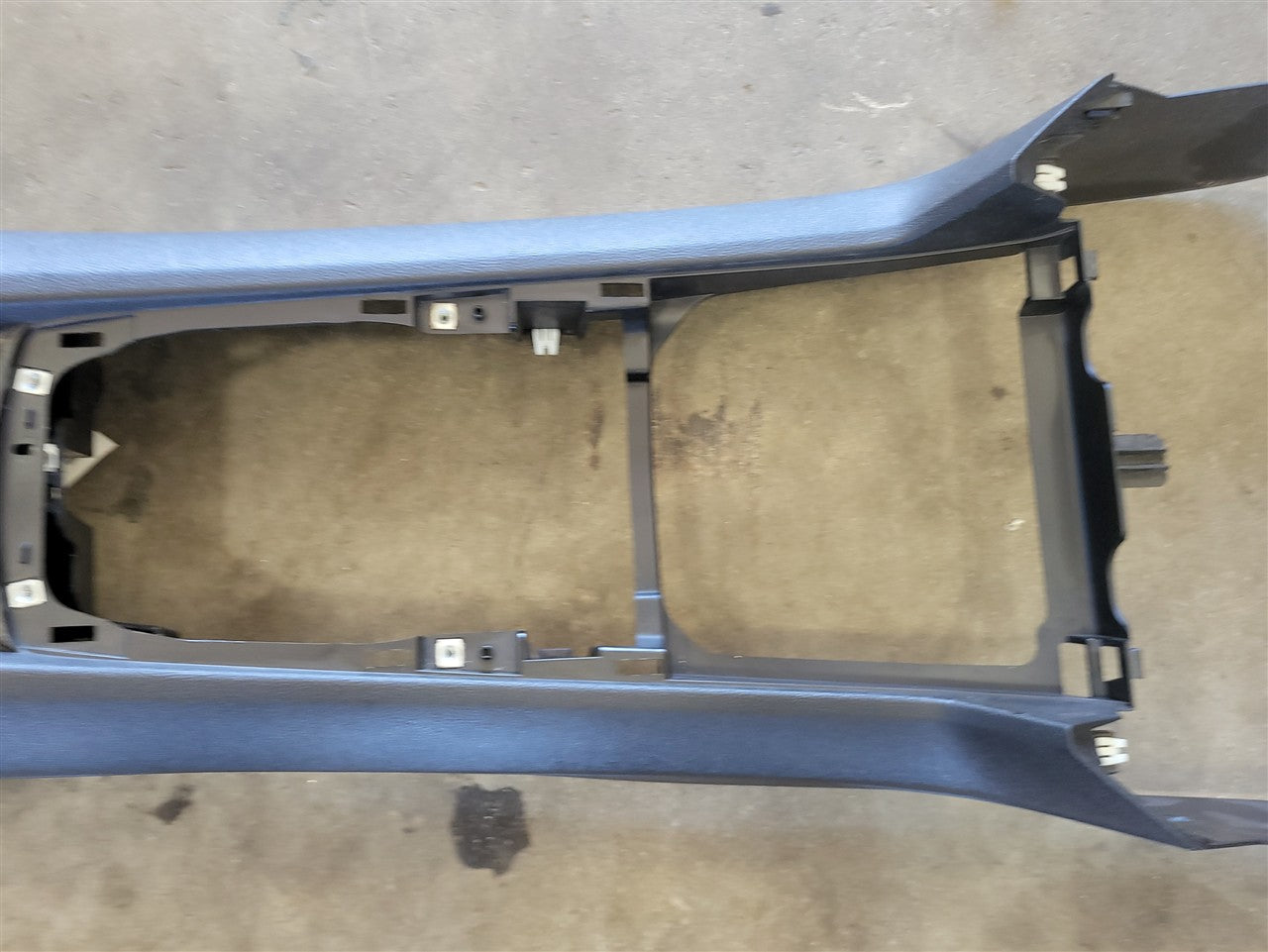 Used OEM 2013-2014 CAMARO CENTER CONSOLE AUTOMATIC BLACK, actual item photo 4