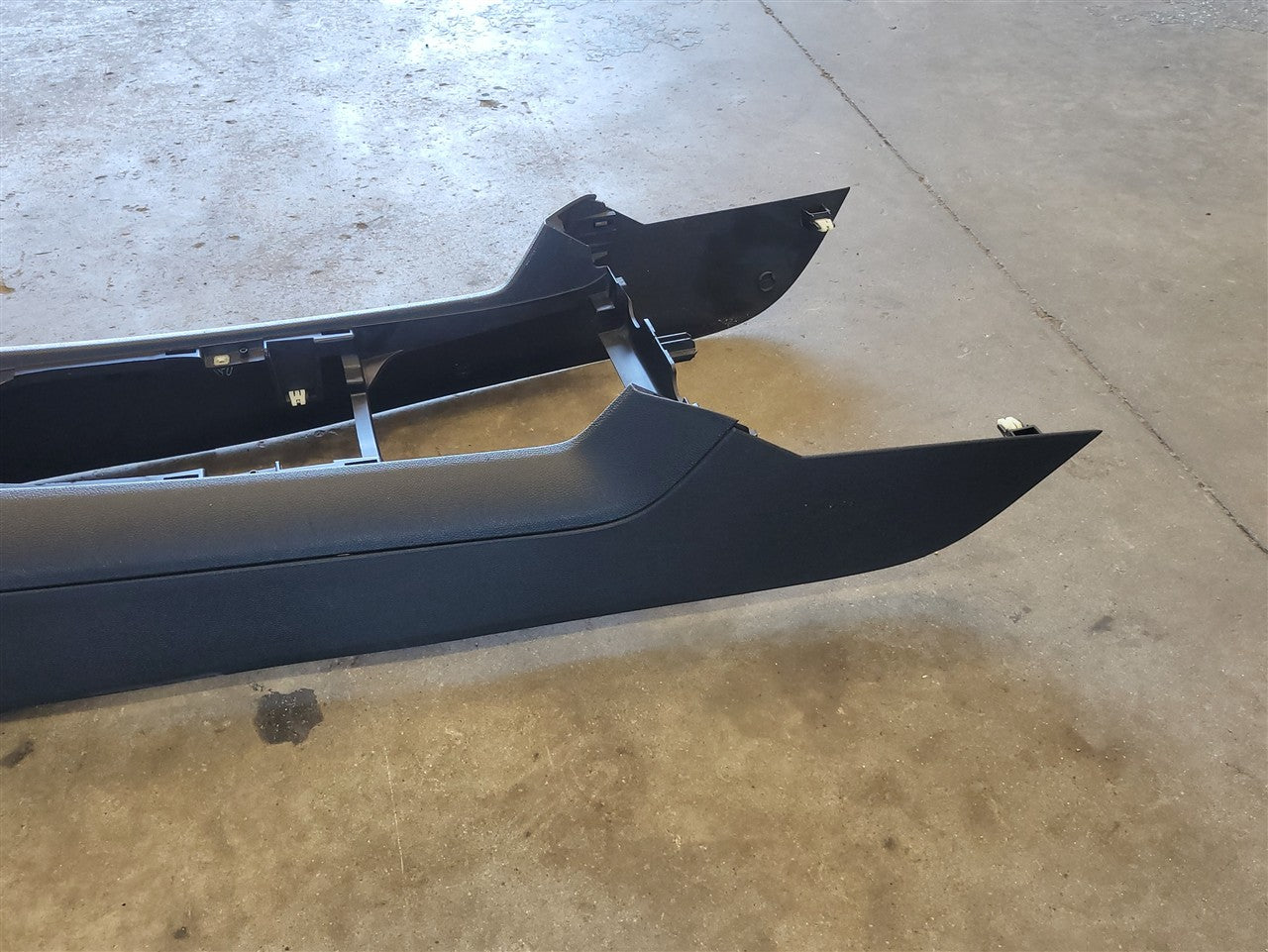 Used OEM 2013-2014 CAMARO CENTER CONSOLE AUTOMATIC BLACK, actual item photo 6