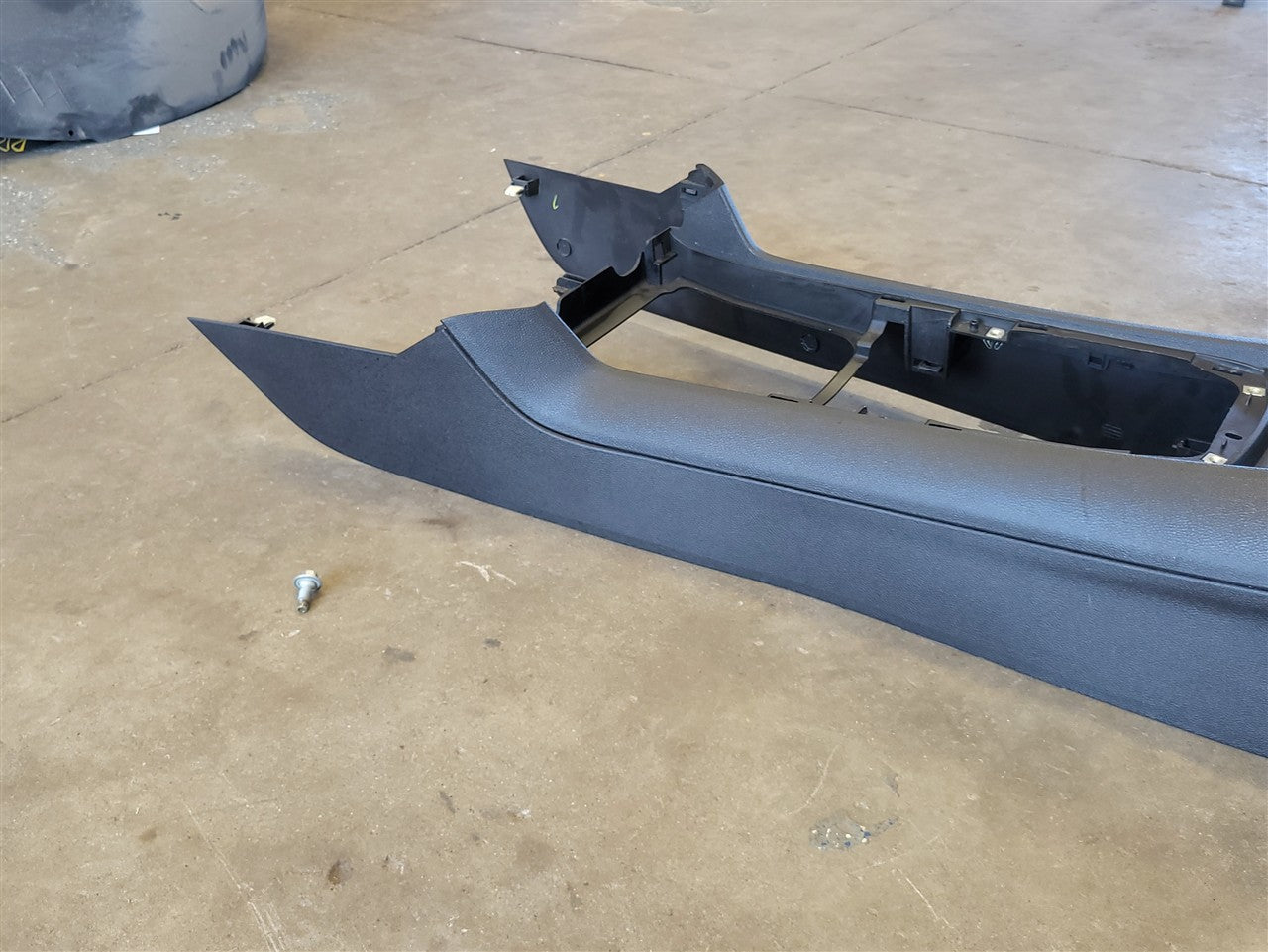 Used OEM 2013-2014 CAMARO CENTER CONSOLE AUTOMATIC BLACK, actual item photo 9