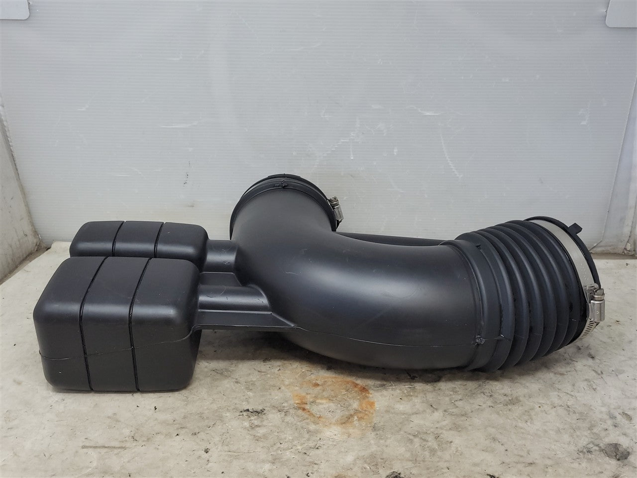 Used OEM 2010-2015 CAMARO SS AIR INTAKE ELBOW BELLOWS 92196314, actual item photo 1