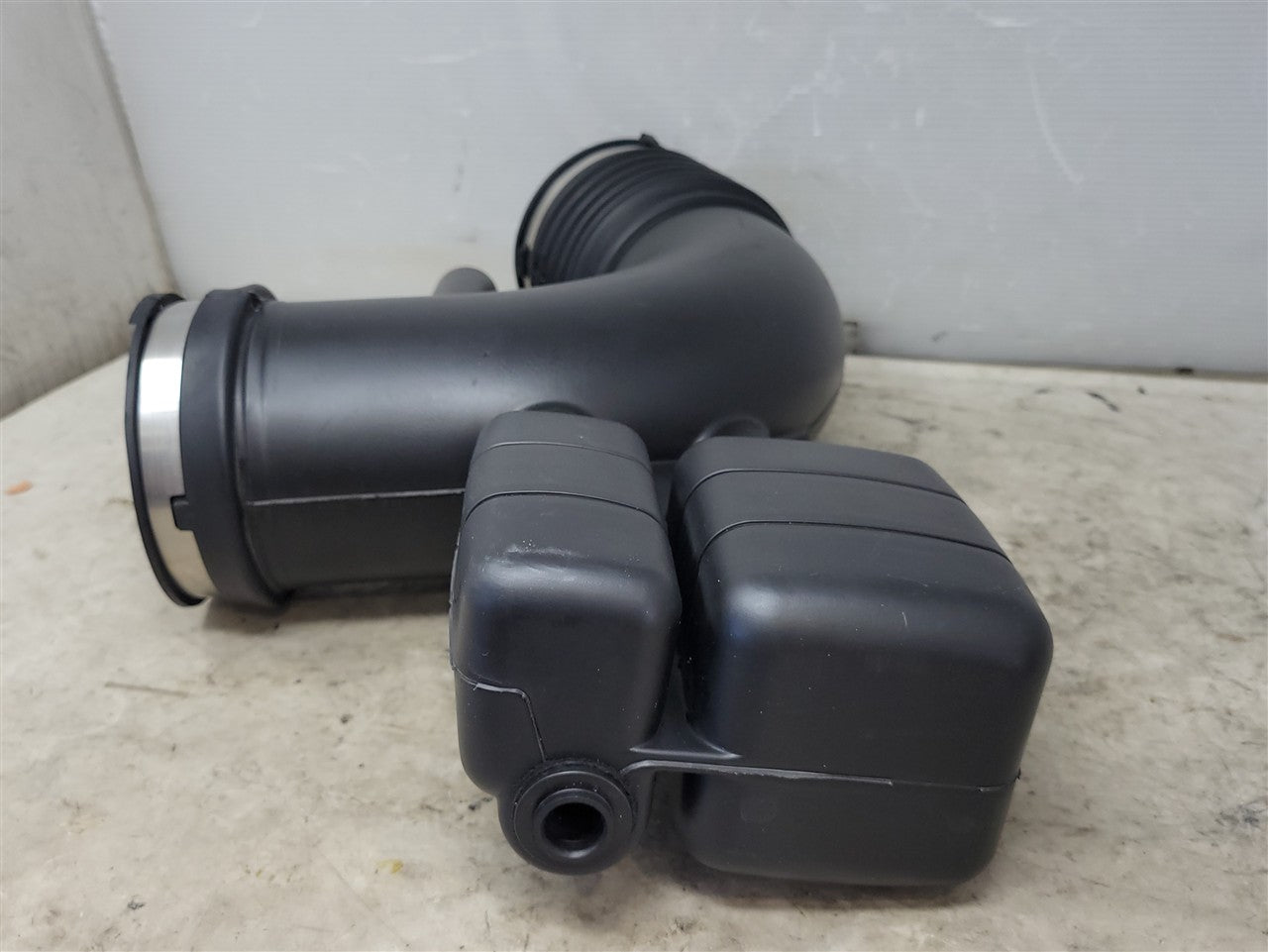 Used OEM 2010-2015 CAMARO SS AIR INTAKE ELBOW BELLOWS 92196314, actual item photo 5