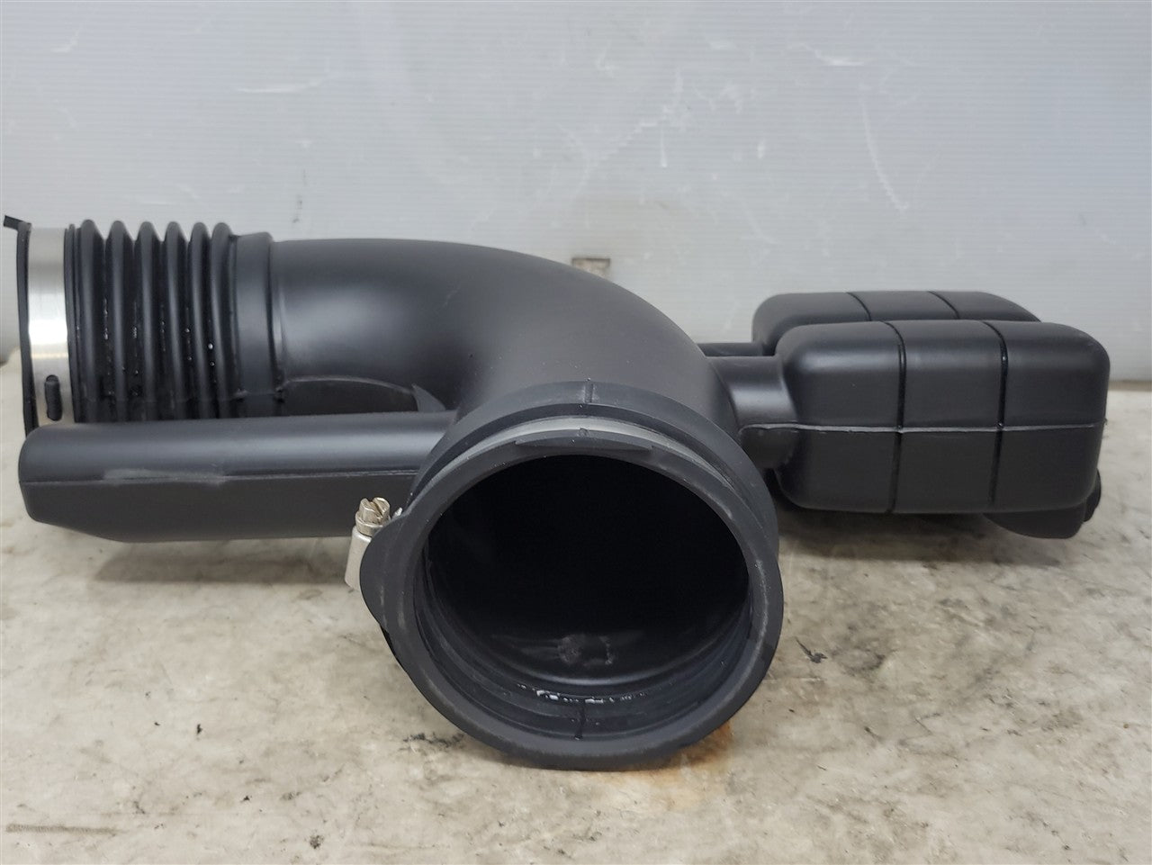 Used OEM 2010-2015 CAMARO SS AIR INTAKE ELBOW BELLOWS 92196314, actual item photo 8