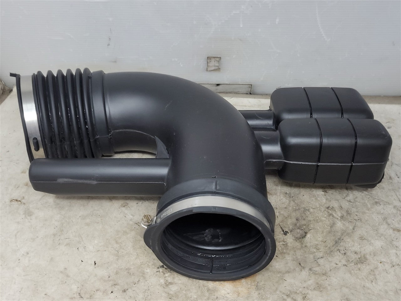 Used OEM 2010-2015 CAMARO SS AIR INTAKE ELBOW BELLOWS 92196314, actual item photo 9