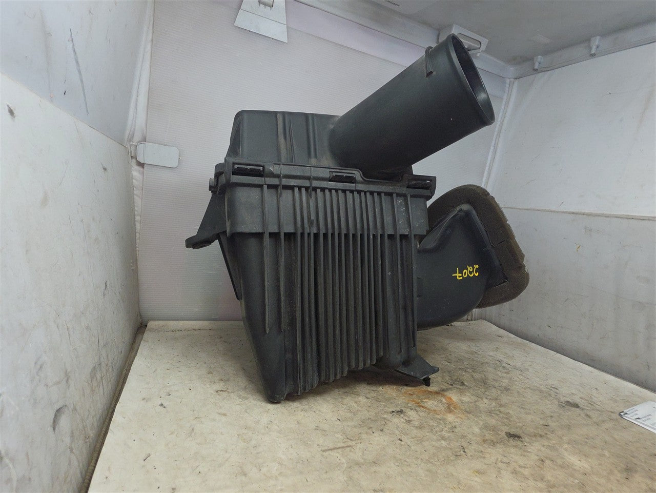 Used OEM 2010-2015 CAMARO AIR INTAKE BOX FILTER HOUSING SS WITH INLET, actual item photo 3