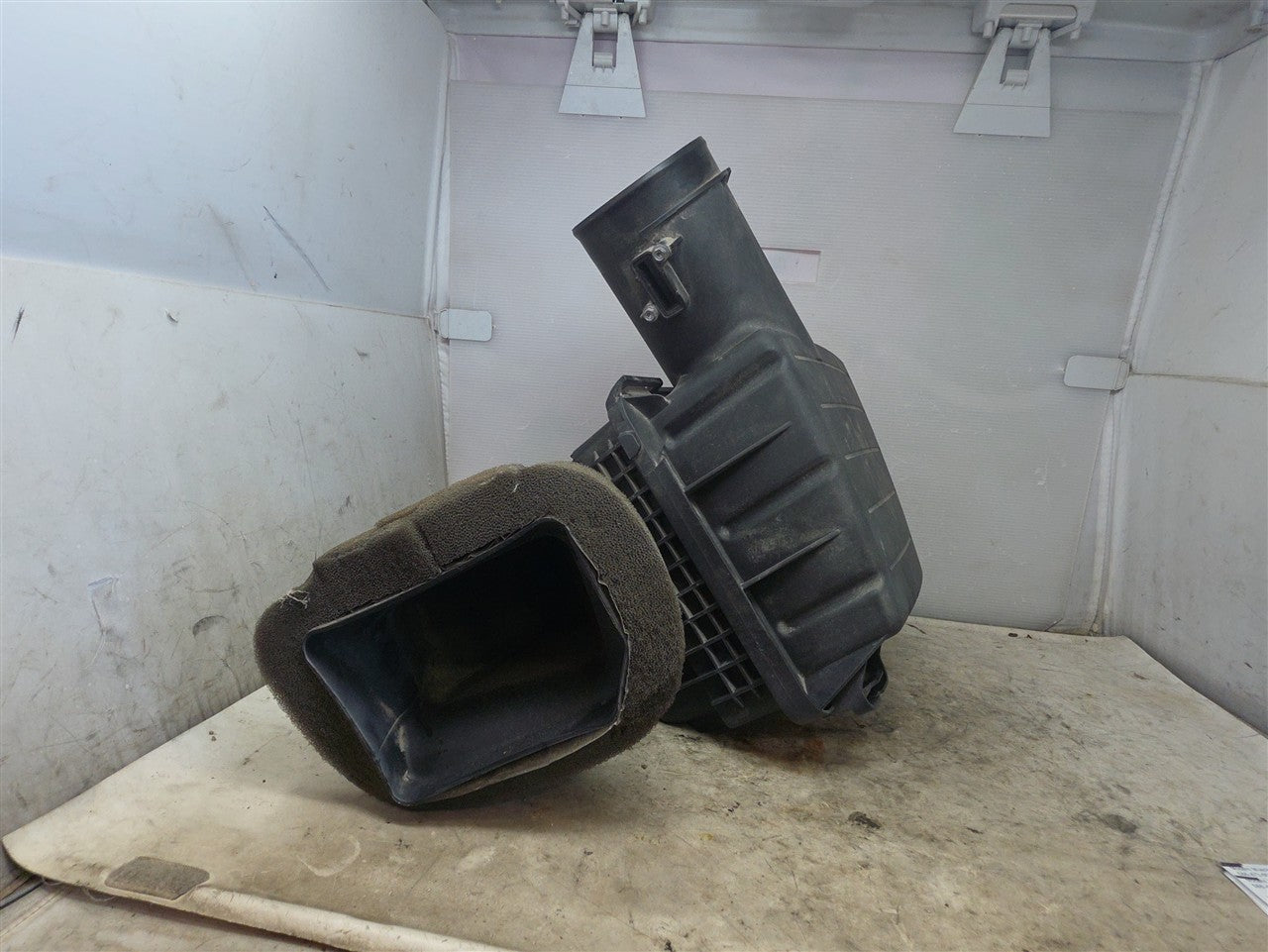 Used OEM 2010-2015 CAMARO AIR INTAKE BOX FILTER HOUSING SS WITH INLET, actual item photo 5