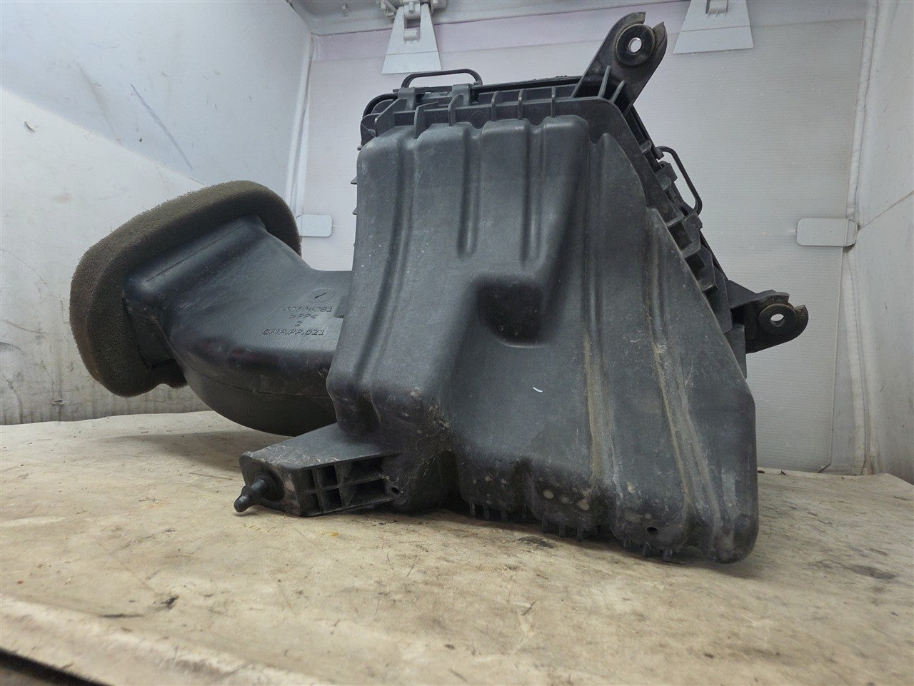 Used OEM 2010-2015 CAMARO AIR INTAKE BOX FILTER HOUSING SS WITH INLET, actual item photo 12