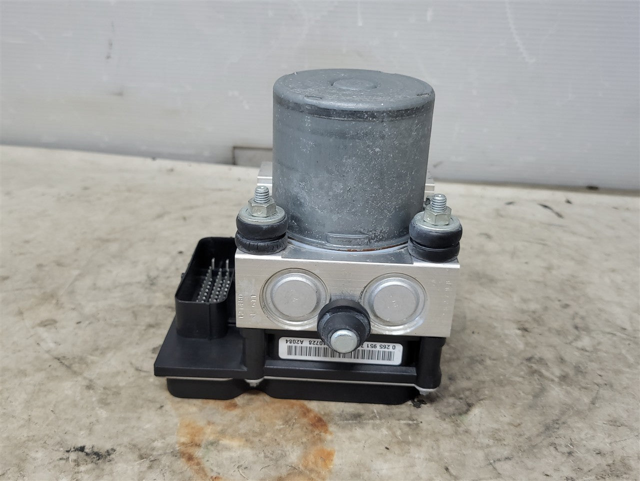 Used OEM 2012-2015 CAMARO ABS BRAKE PUMP AND MODULE 20957075, actual item photo 4