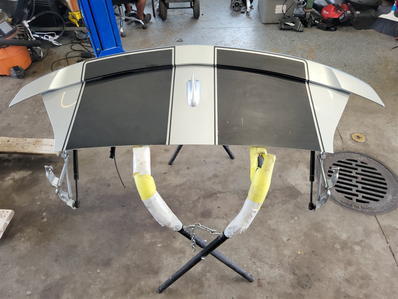Used OEM 2011-2013 CAMARO CONVERTIBLE DECKLID WITH SPOILER SILVER, actual item photo 5