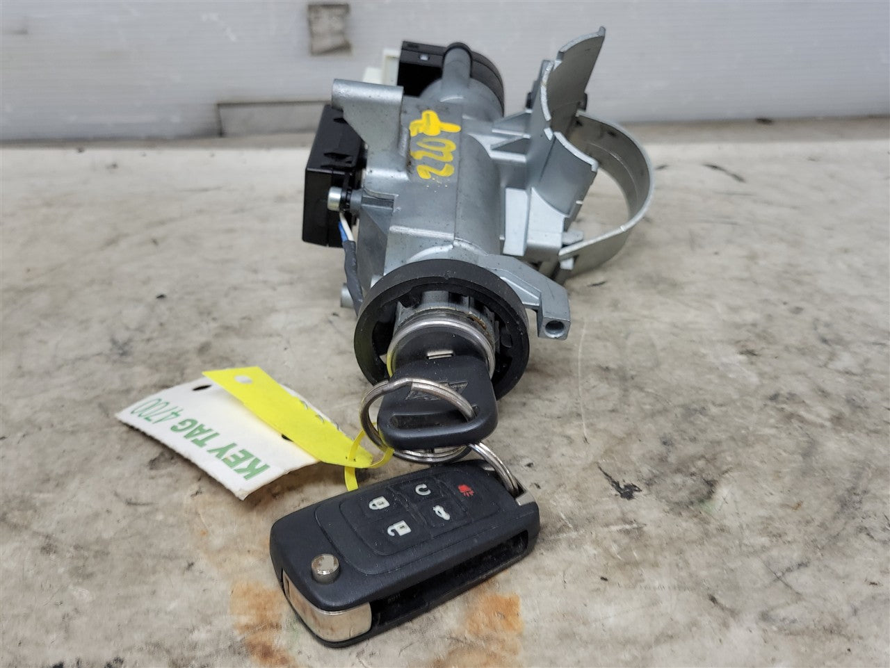 Used OEM 2010-2013 CAMARO IGNITION SWITCH LOCK HOUSING & MATCHING KEY, actual item photo 3