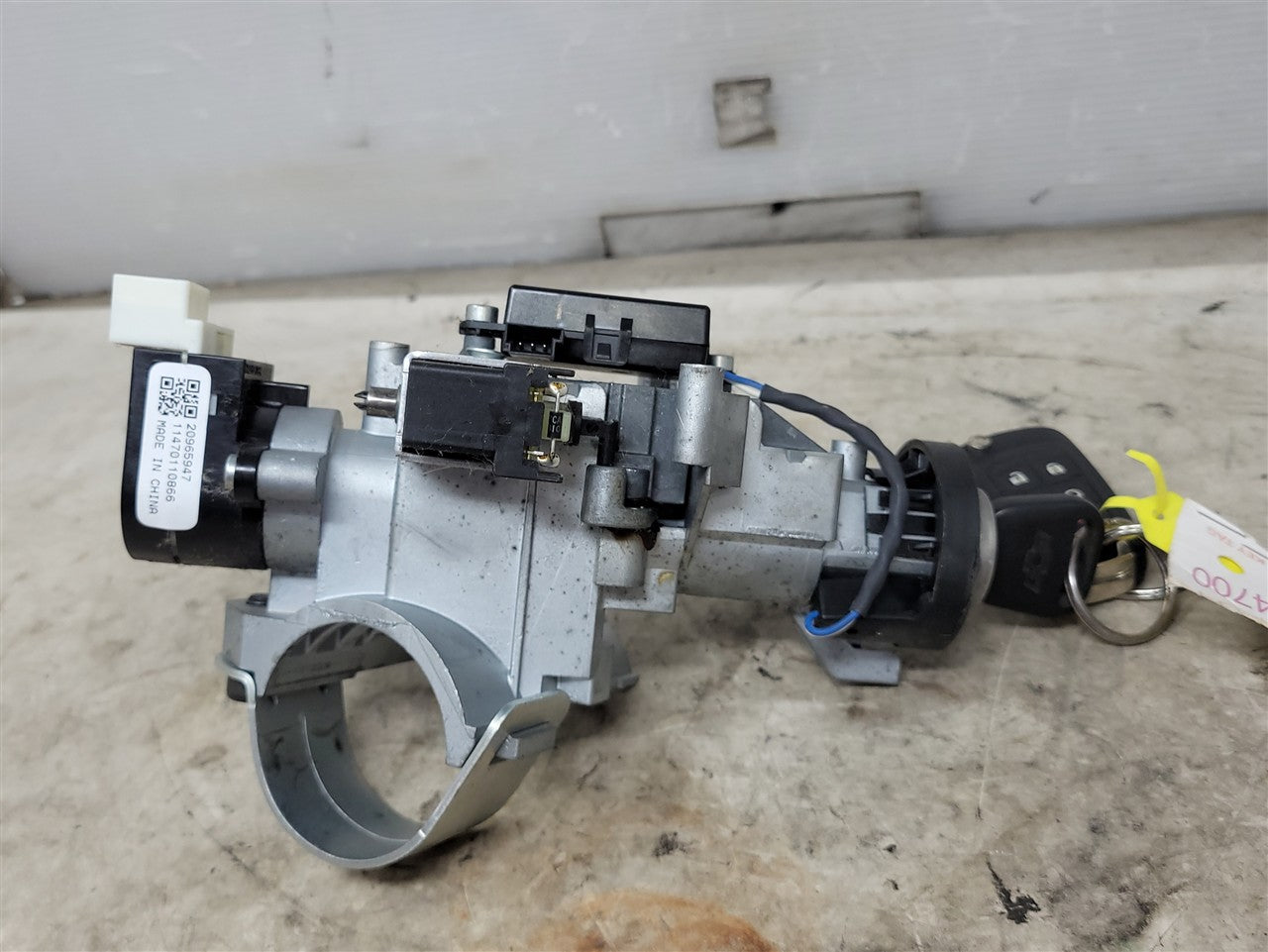 Used OEM 2010-2013 CAMARO IGNITION SWITCH LOCK HOUSING & MATCHING KEY, actual item photo 7