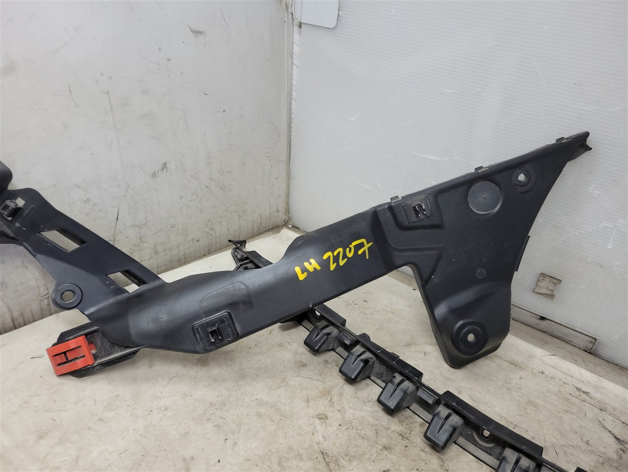 Used OEM 2010-2013 CAMARO REAR BUMPER GUIDE MOUNTING BRACKETS SET OF, actual item photo 3