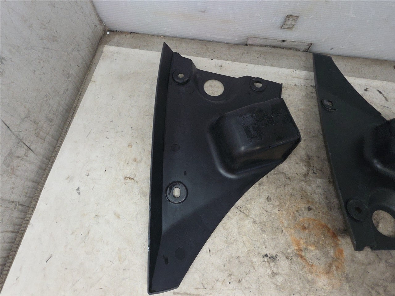 Used OEM 2010-2015 CAMARO TAIL LIGHT CLOSE OUT PANELS PAIR LH RH, actual item photo 10