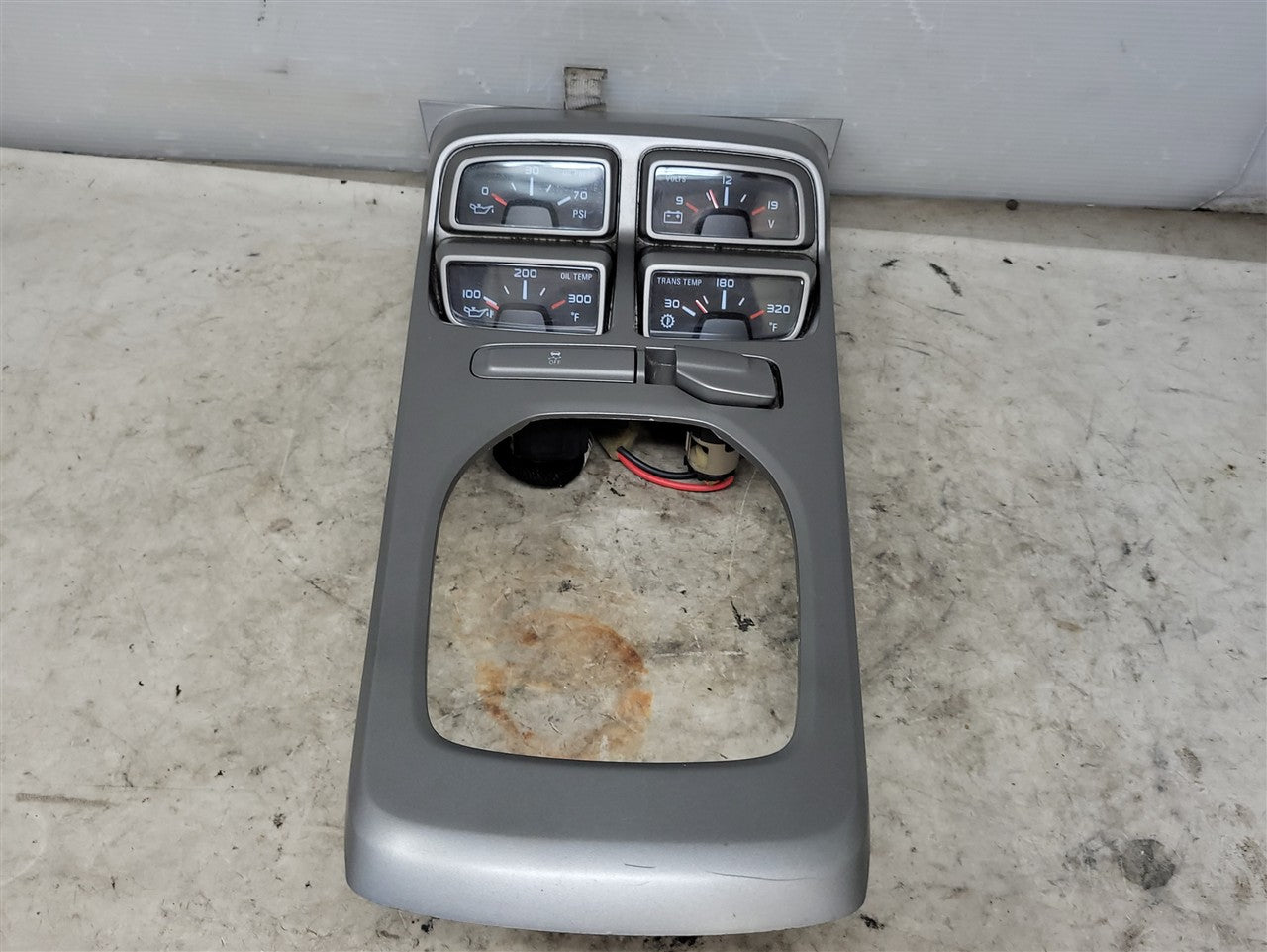 Used OEM 2010-2015 CAMARO CENTER CONSOLE AUXILIARY GAUGES AUTOMATIC, actual item photo 1