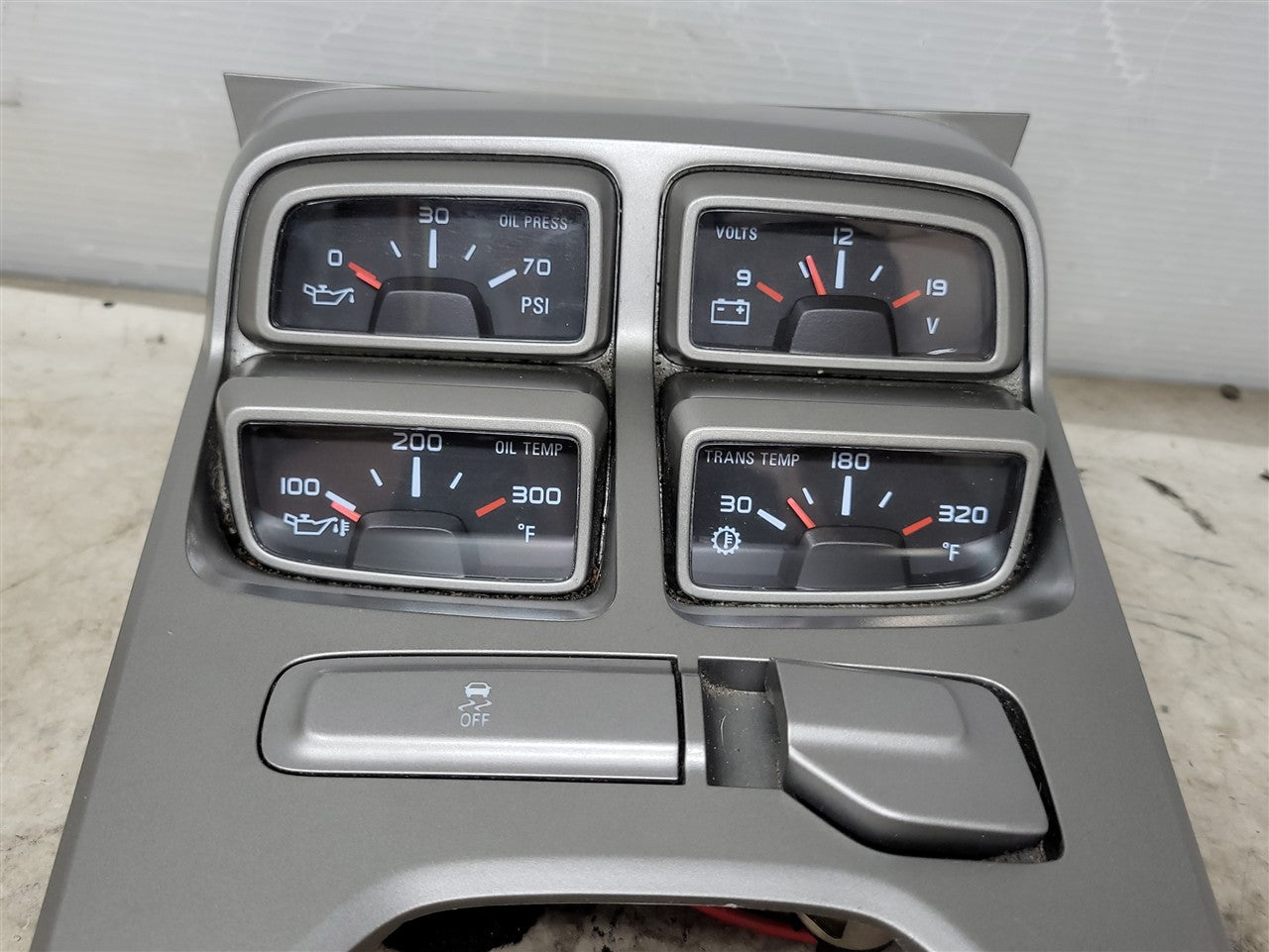 Used OEM 2010-2015 CAMARO CENTER CONSOLE AUXILIARY GAUGES AUTOMATIC, actual item photo 3