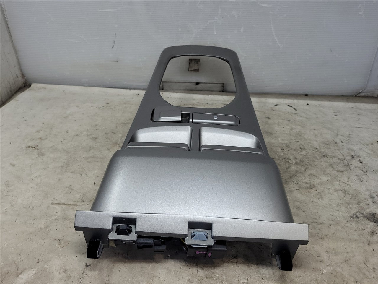 Used OEM 2010-2015 CAMARO CENTER CONSOLE AUXILIARY GAUGES AUTOMATIC, actual item photo 5