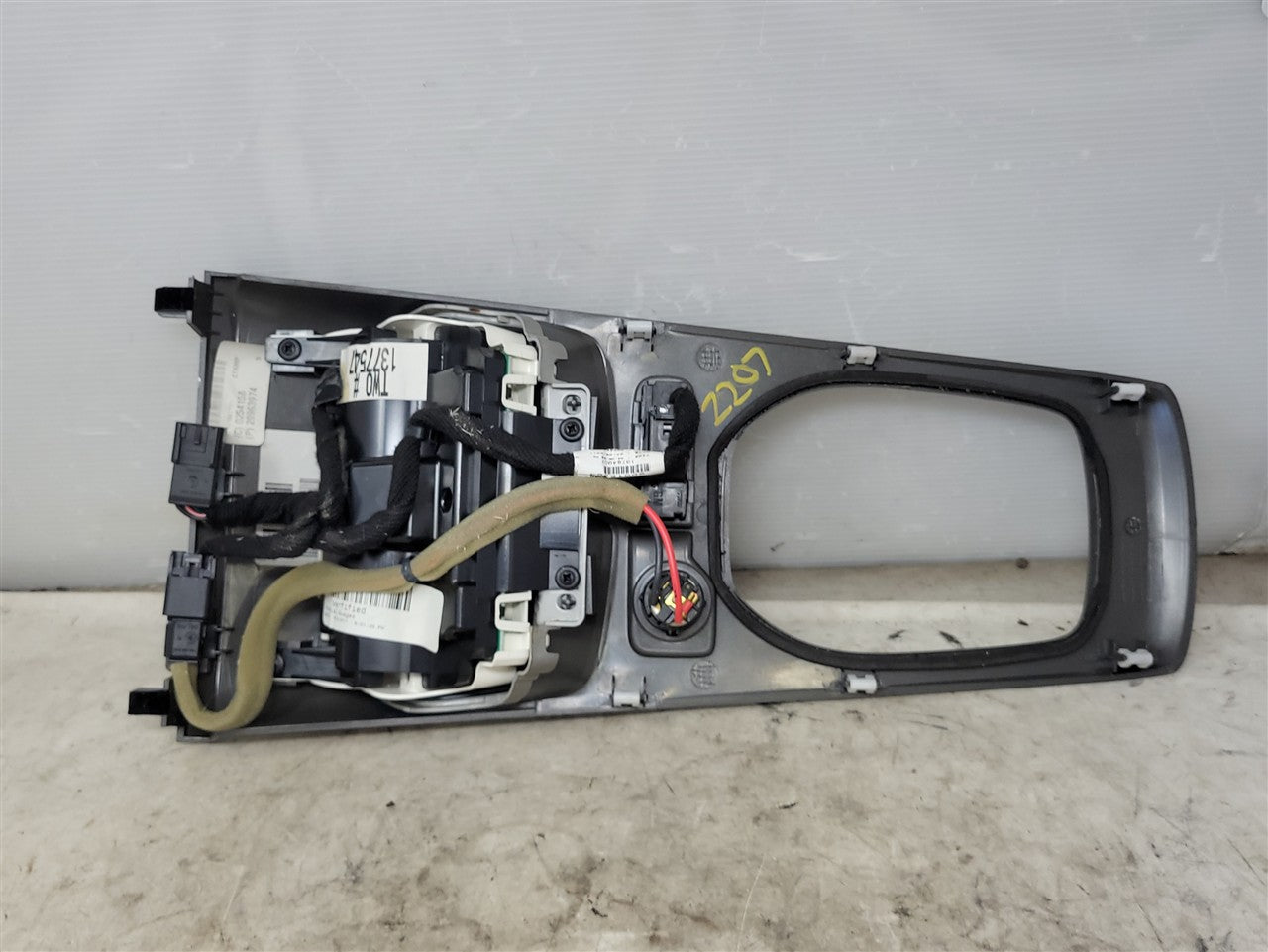 Used OEM 2010-2015 CAMARO CENTER CONSOLE AUXILIARY GAUGES AUTOMATIC, actual item photo 7