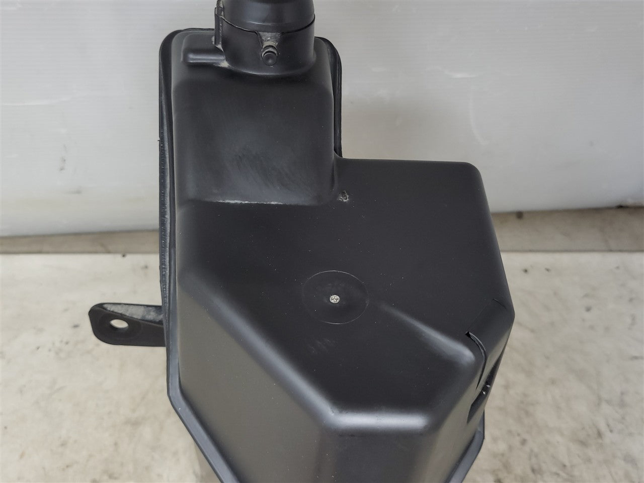 Used OEM 2010-2015 CAMARO COOLANT RESERVOIR 22876360, actual item photo 4
