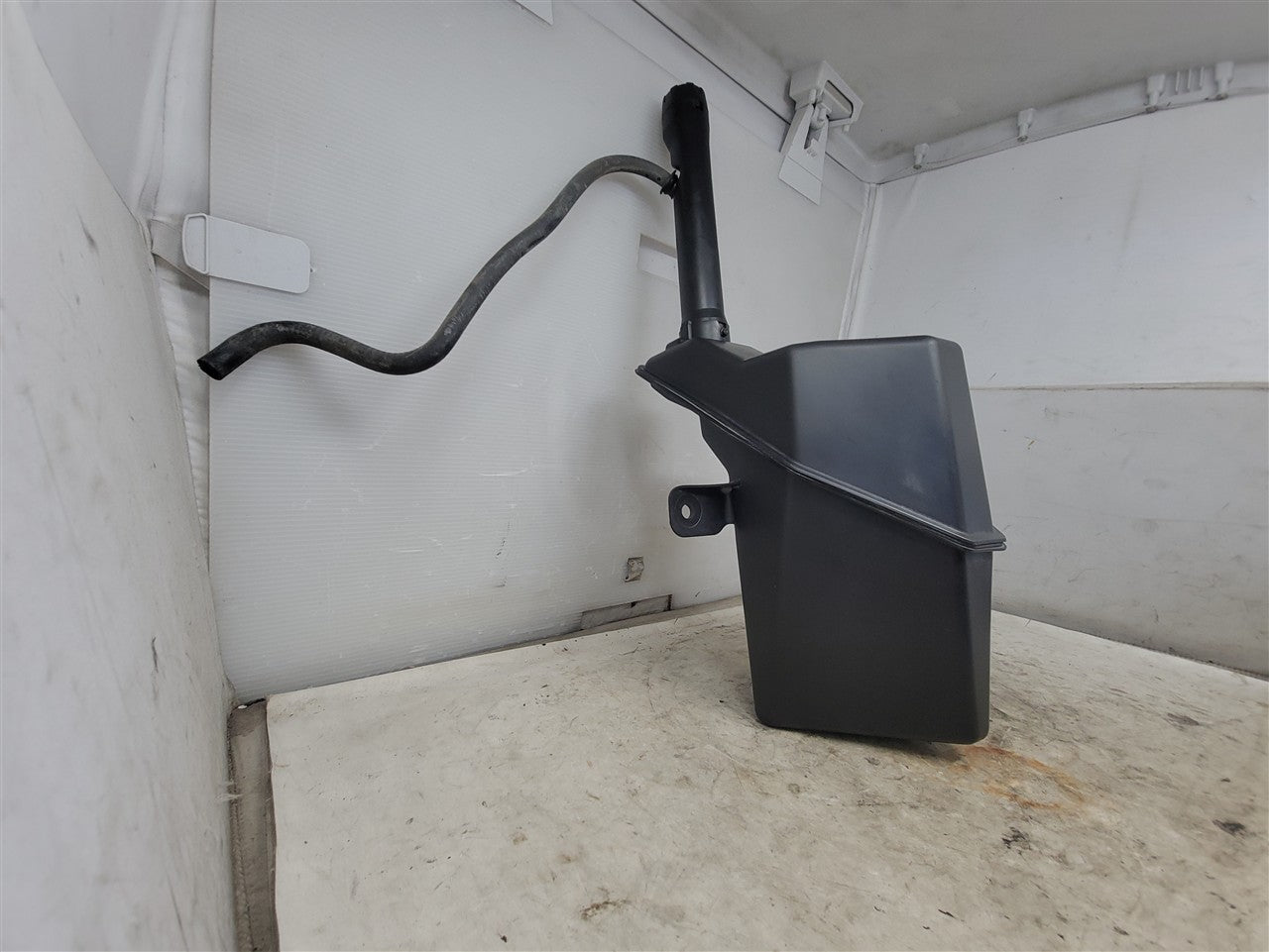 Used OEM 2010-2015 CAMARO COOLANT RESERVOIR 22876360, actual item photo 5