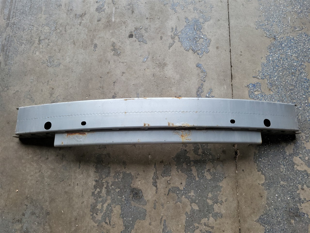 Used OEM 2010-2015 CAMARO REAR BUMPER REINFORCEMENT SILVER 22876136, actual item photo 2