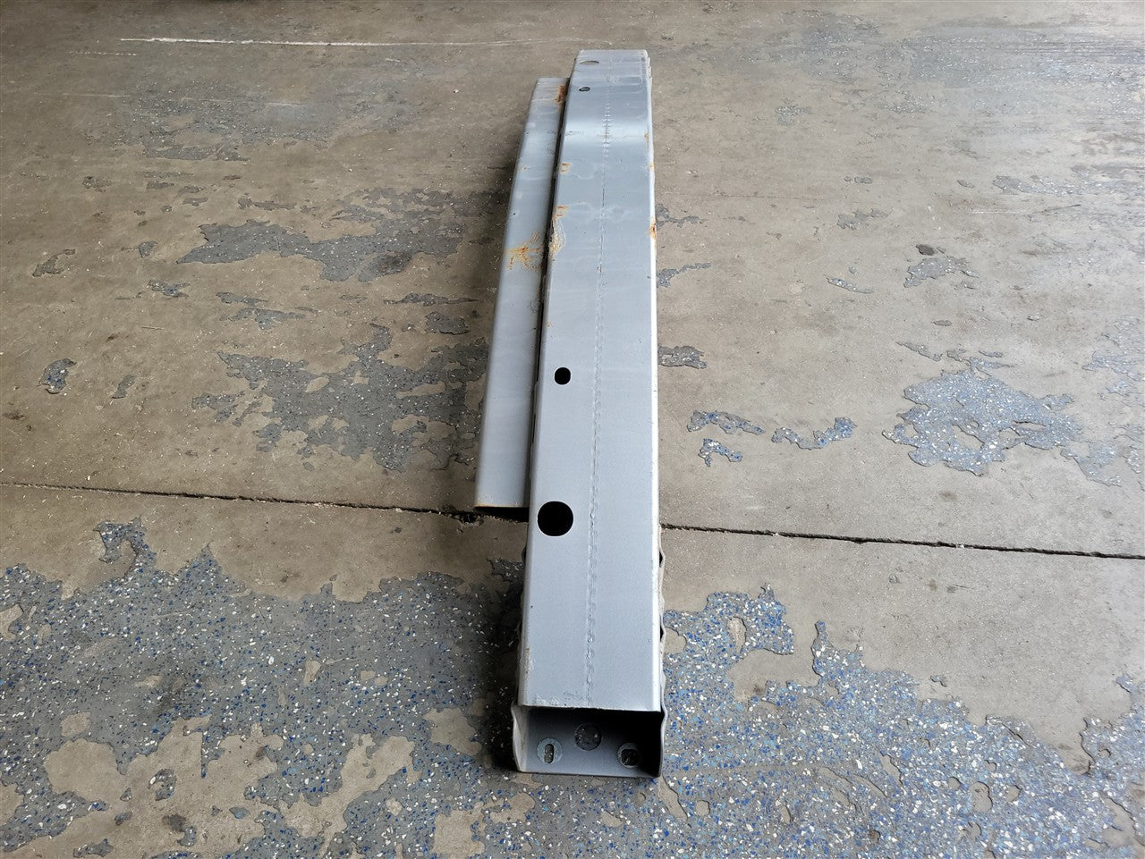 Used OEM 2010-2015 CAMARO REAR BUMPER REINFORCEMENT SILVER 22876136, actual item photo 4