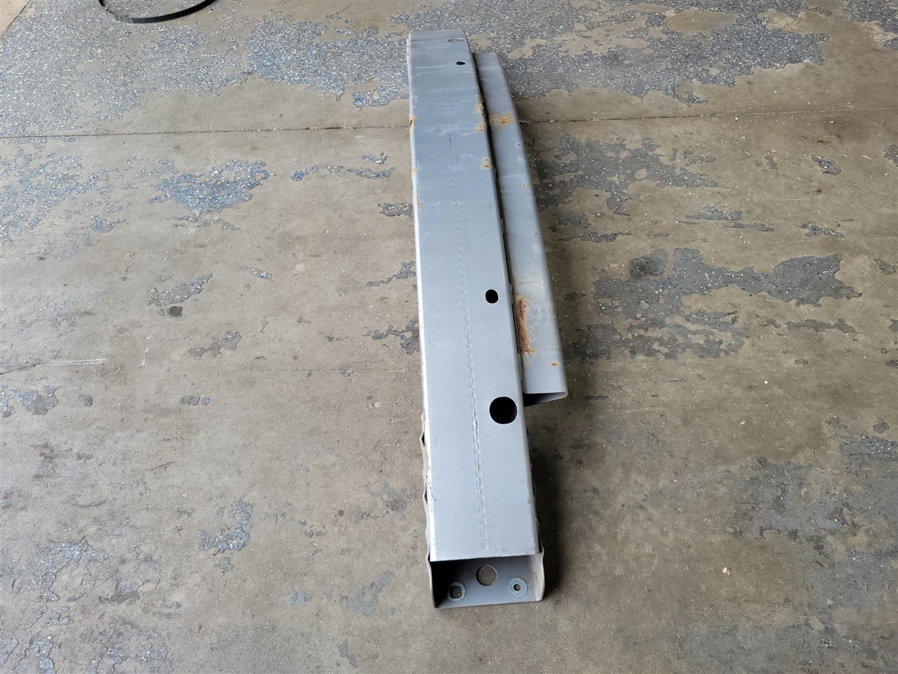 Used OEM 2010-2015 CAMARO REAR BUMPER REINFORCEMENT SILVER 22876136, actual item photo 6