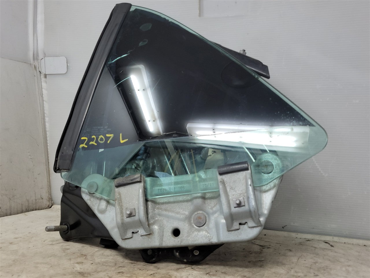 Used OEM 2011-2015 CAMARO CONVERTIBLE QUARTER GLASS WITH WINDOW MOTOR, actual item photo 2