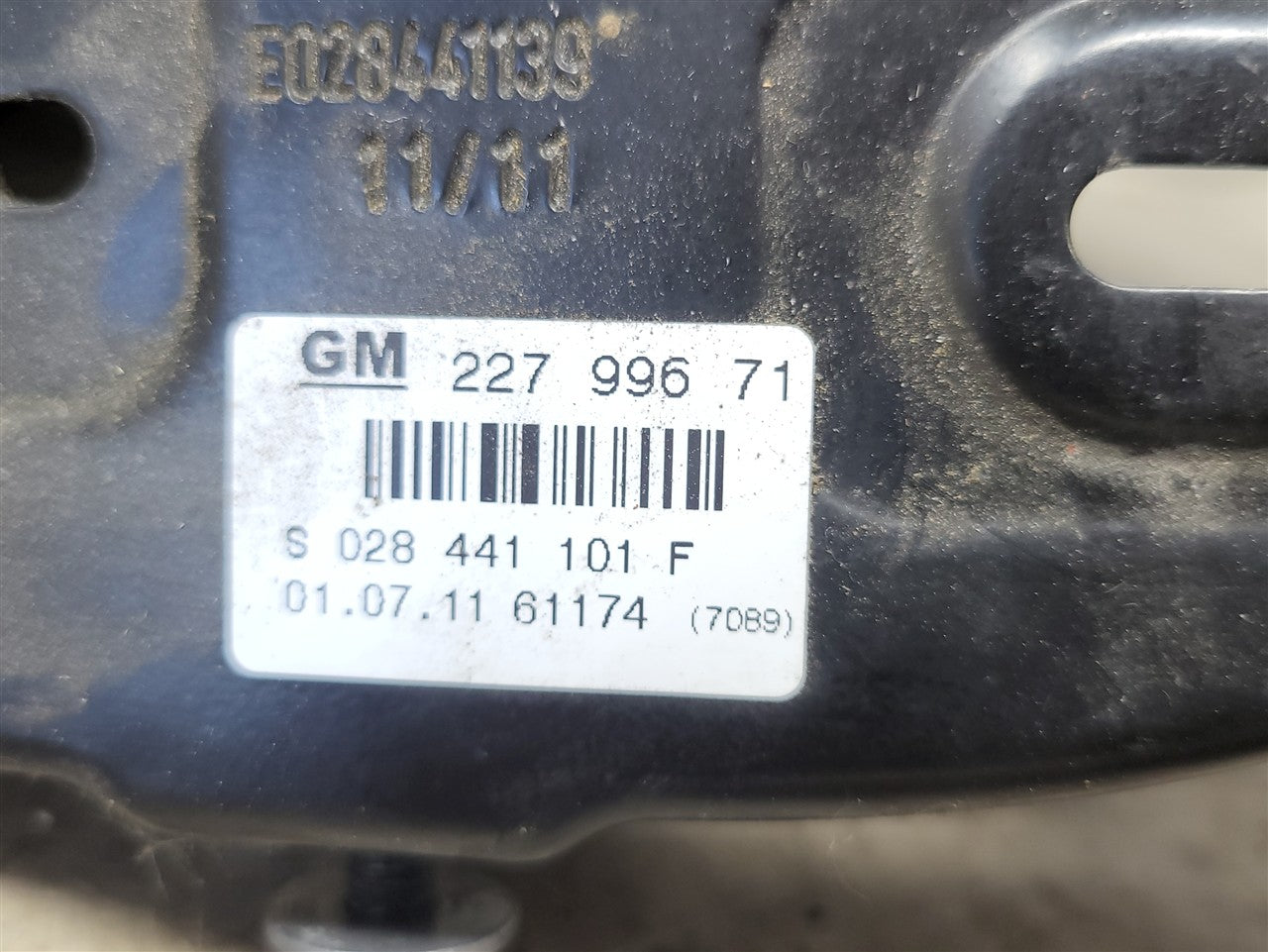 Used OEM 2011-2015 CAMARO CONVERTIBLE QUARTER GLASS WITH WINDOW MOTOR, actual item photo 8