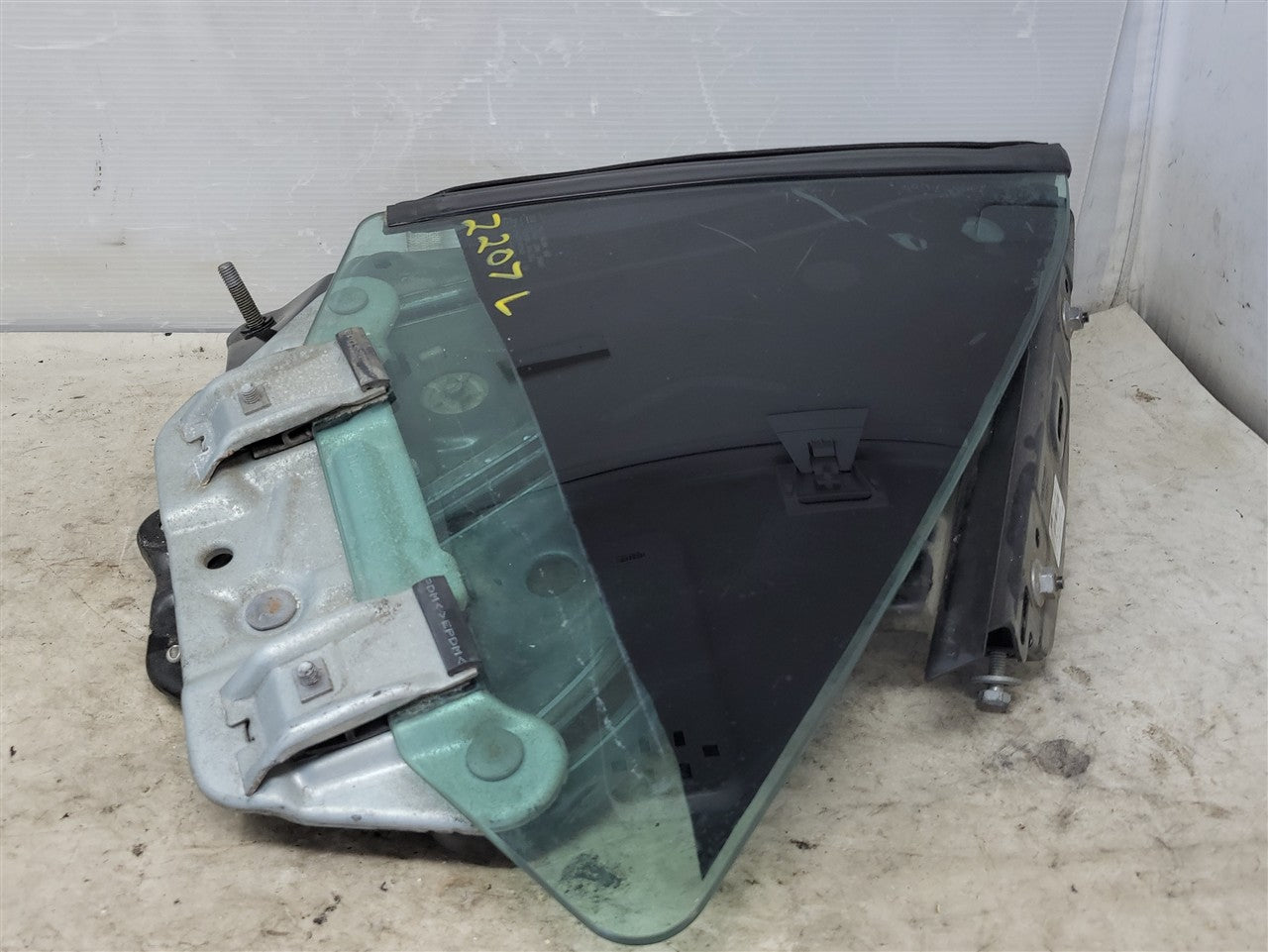 Used OEM 2011-2015 CAMARO CONVERTIBLE QUARTER GLASS WITH WINDOW MOTOR, actual item photo 9