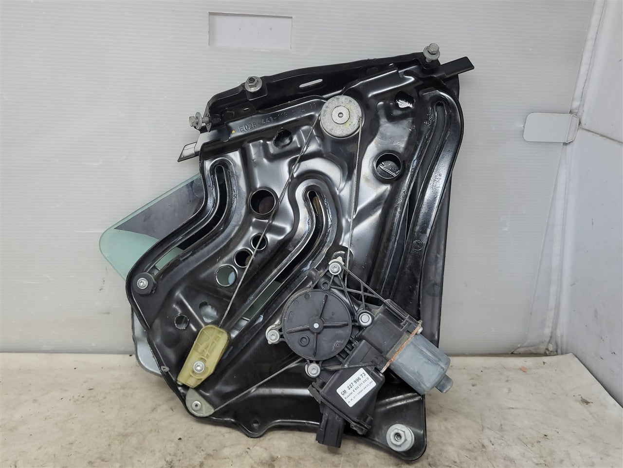 Used OEM 2011-2015 CAMARO CONVERTIBLE QUARTER GLASS WITH WINDOW MOTOR, actual item photo 10