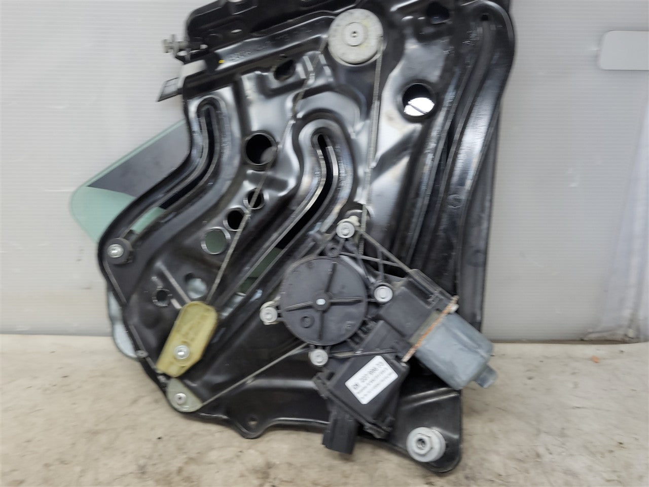Used OEM 2011-2015 CAMARO CONVERTIBLE QUARTER GLASS WITH WINDOW MOTOR, actual item photo 12