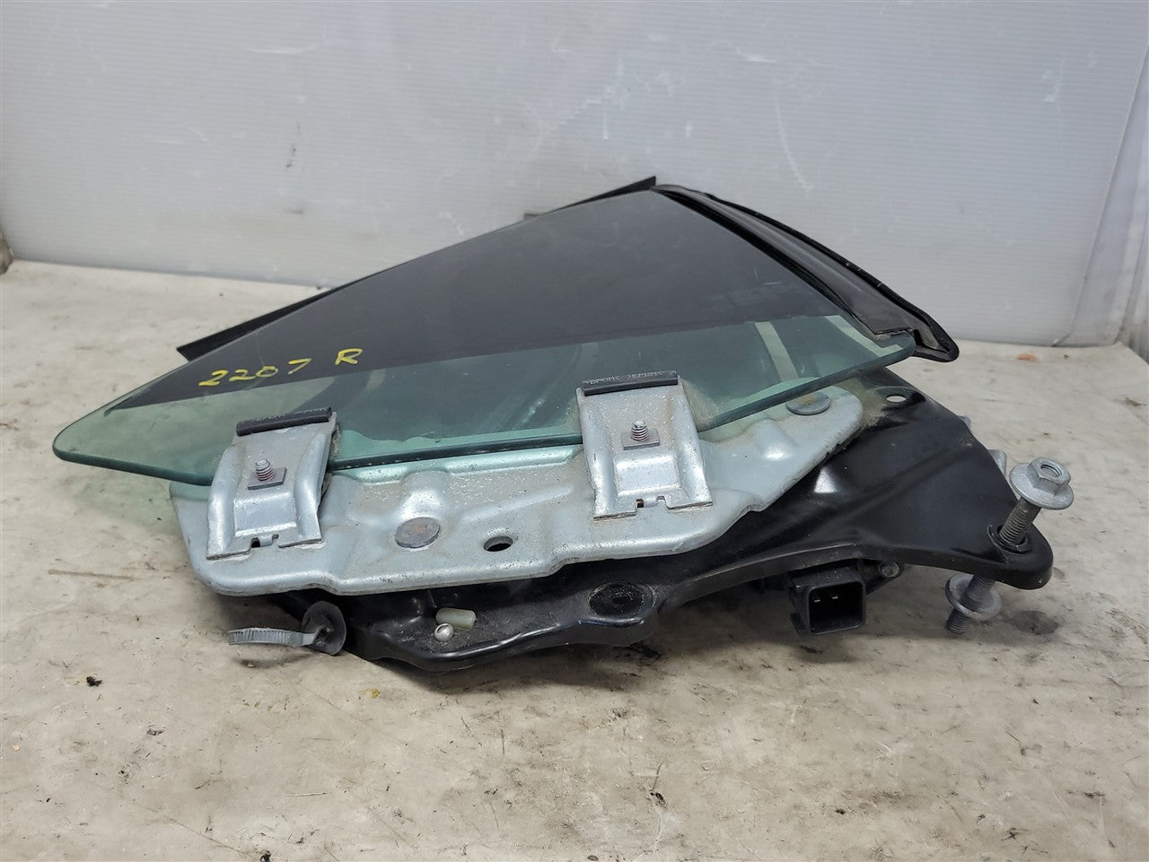 Used OEM 2011-2015 CAMARO QUARTER GLASS WITH WINDOW MOTOR & REGULATOR, actual item photo 5