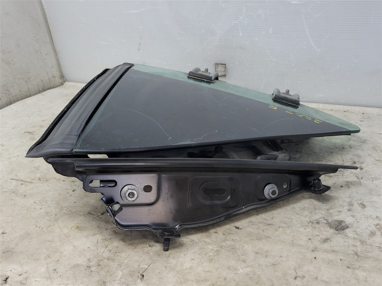 Used OEM 2011-2015 CAMARO QUARTER GLASS WITH WINDOW MOTOR & REGULATOR, actual item photo 8