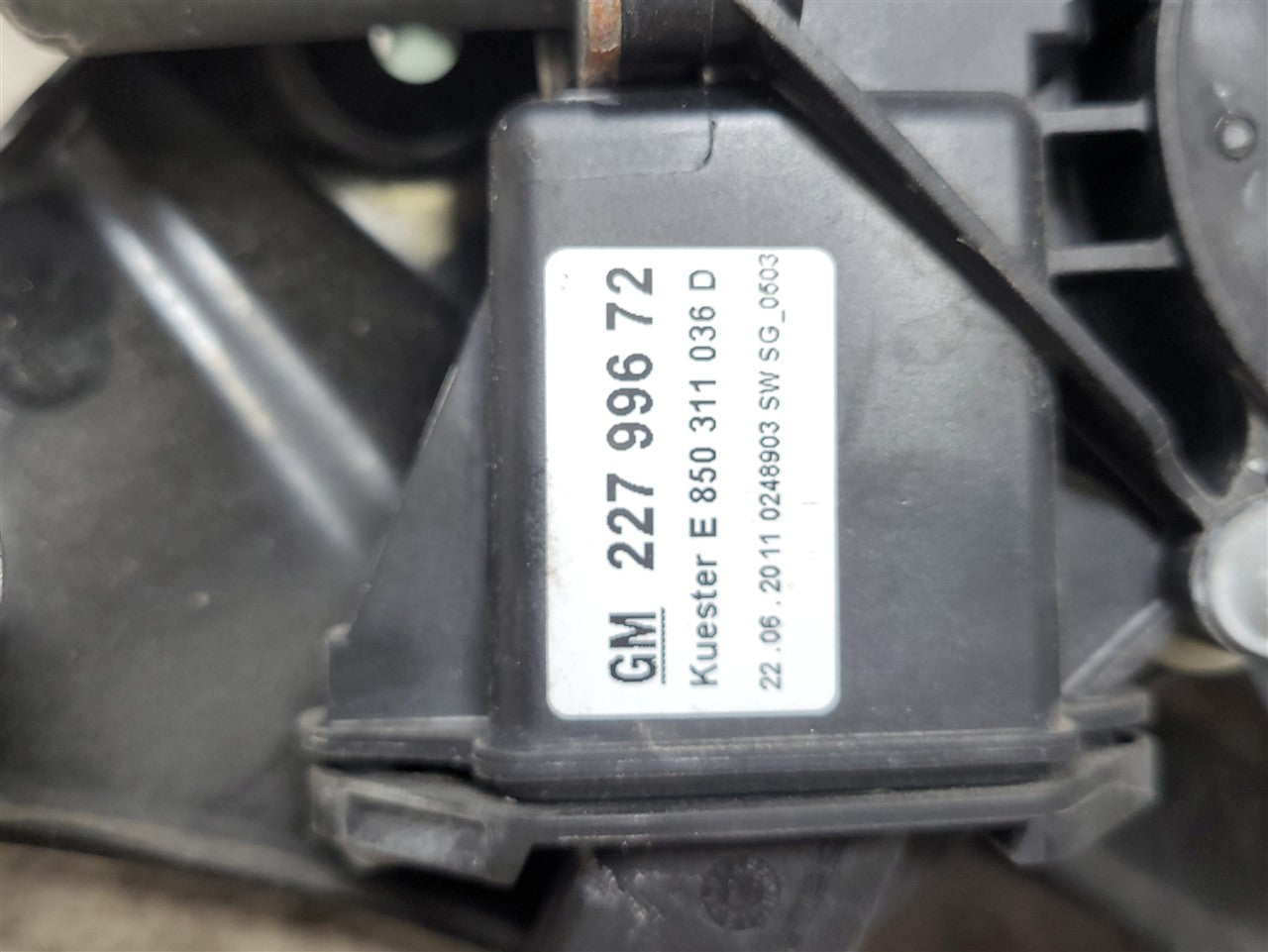 Used OEM 2011-2015 CAMARO QUARTER GLASS WITH WINDOW MOTOR & REGULATOR, actual item photo 13