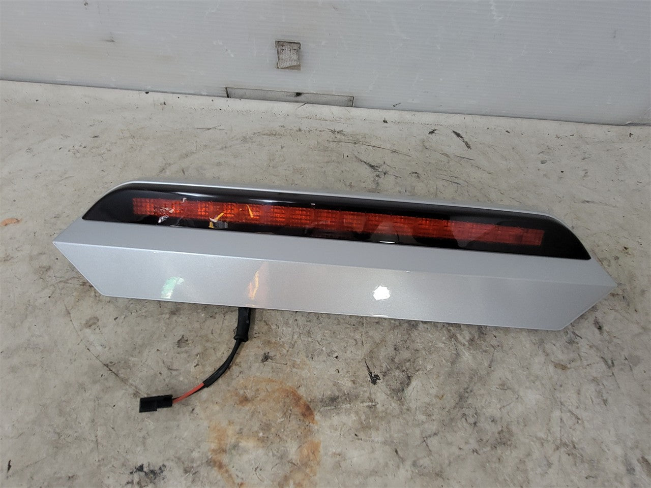 Used OEM 2011-2015 CAMARO CONVERTIBLE THIRD BRAKE LIGHT HIGH MOUNTED, actual item photo 1