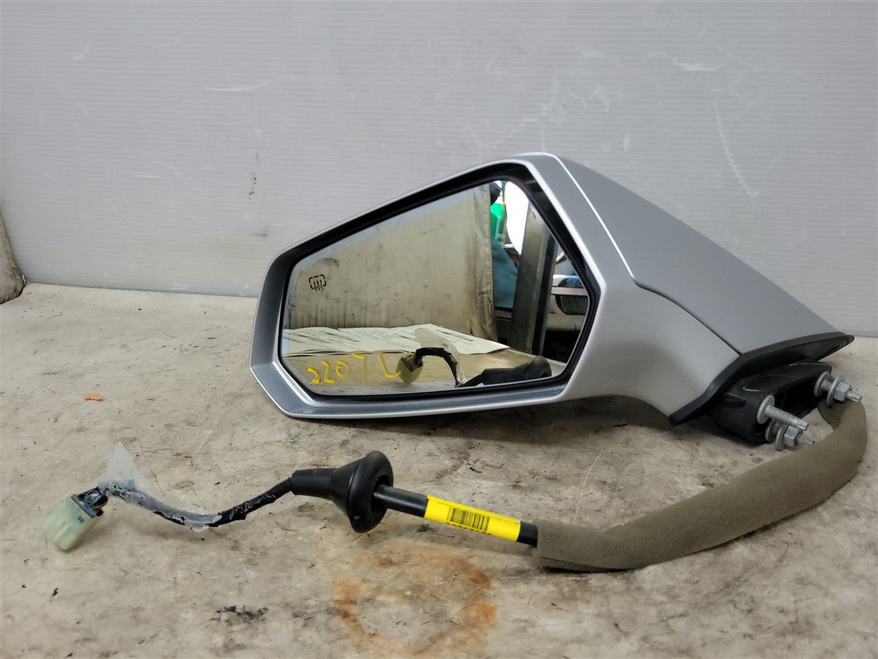 Used OEM 2010-2015 CAMARO SIDE VIEW MIRROR DRIVER LH HEATED SILVER, actual item photo 1