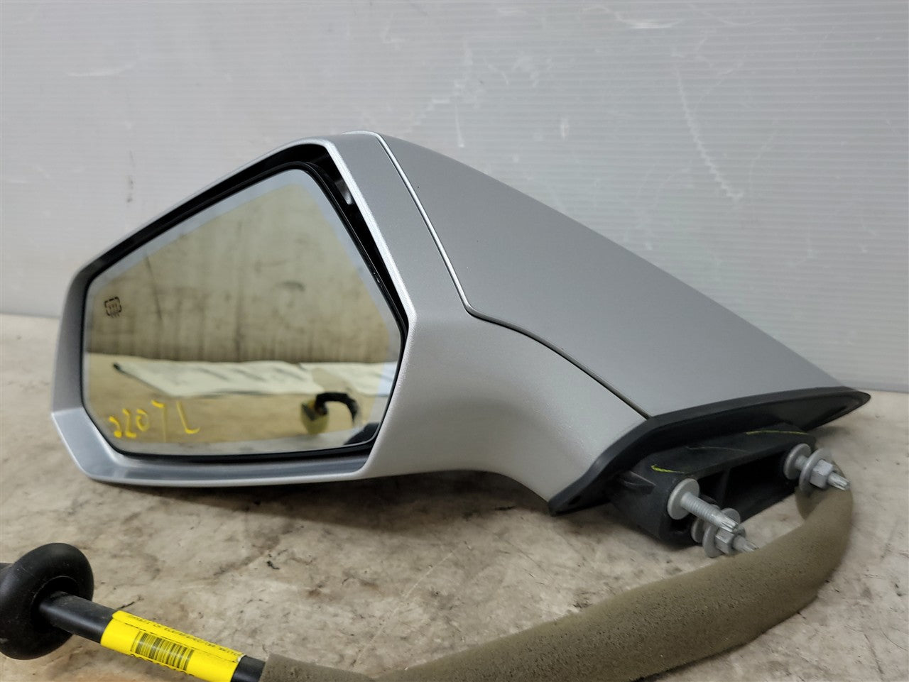Used OEM 2010-2015 CAMARO SIDE VIEW MIRROR DRIVER LH HEATED SILVER, actual item photo 3
