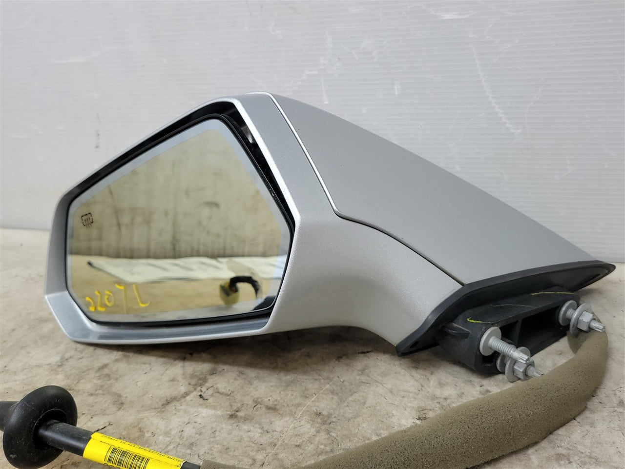 Used OEM 2010-2015 CAMARO SIDE VIEW MIRROR DRIVER LH HEATED SILVER, actual item photo 4
