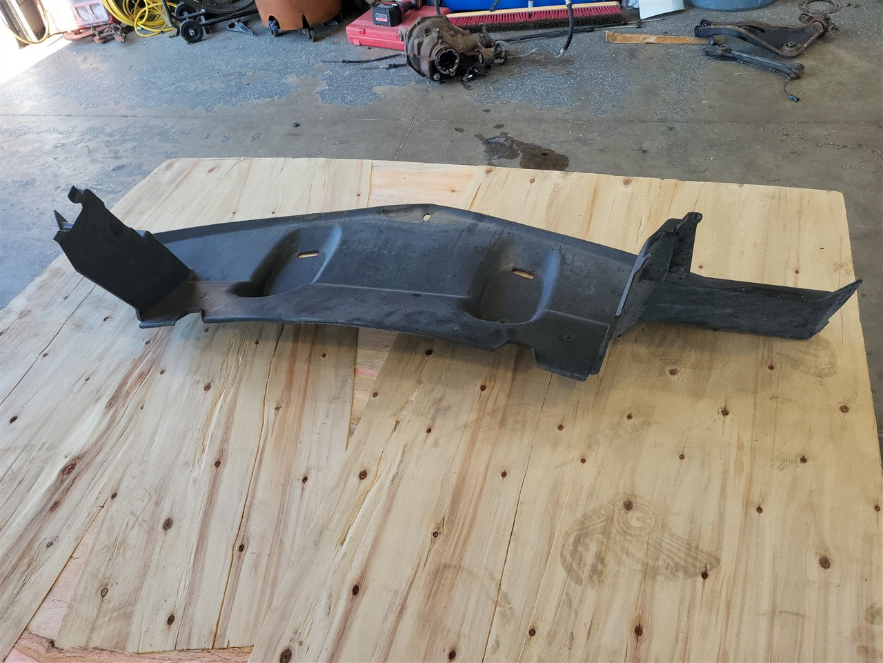 Used OEM 2012-2013 CAMARO FRONT RADIATOR AIR DAM INLET DUCT 22847775, actual item photo 9