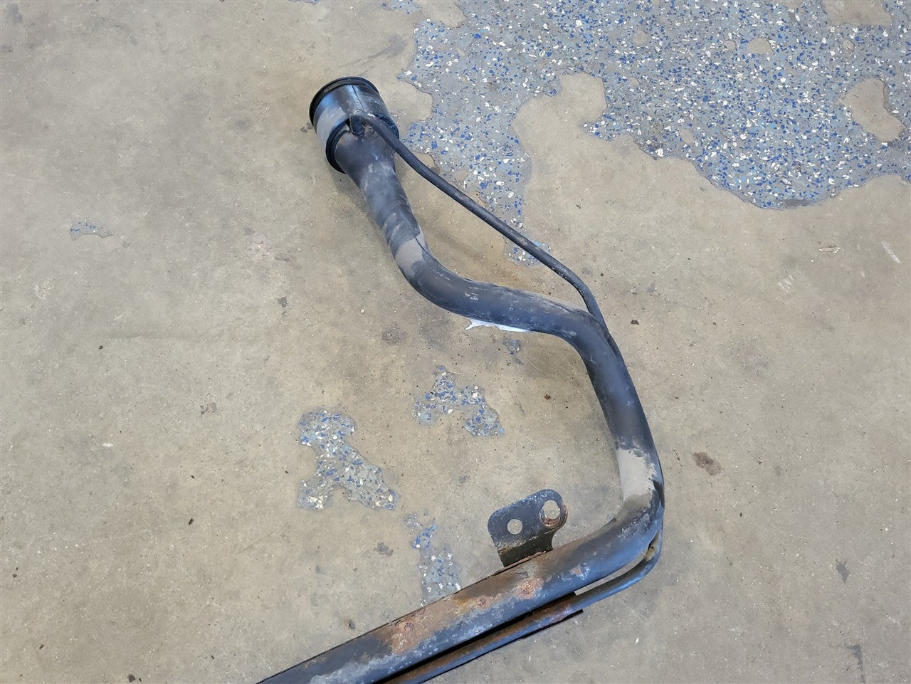 Used OEM 2010-2015 CAMARO FUEL FILLER NECK 22925350, actual item photo 11