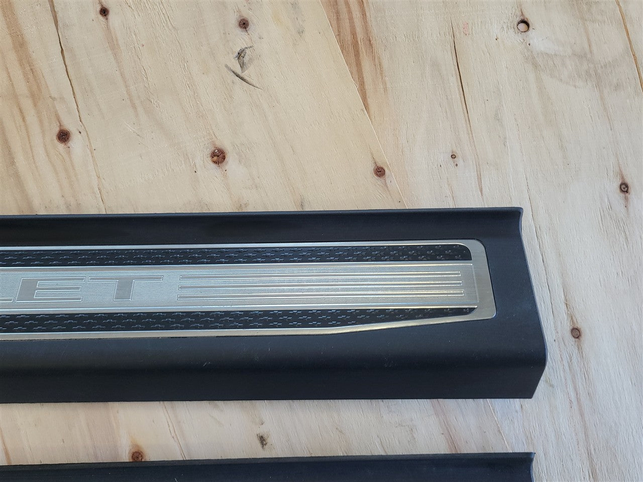 Used OEM 2011-2015 CAMARO CONVERTIBLE DOOR SILL TRIM SCUFF PLATES, actual item photo 4