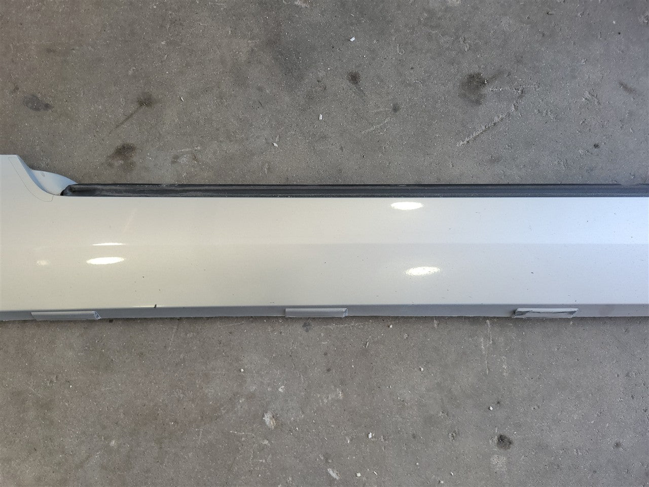 Used OEM 2010-2013 CAMARO ROCKER PANEL MOLDING RH PASSENGER SILVER, actual item photo 3