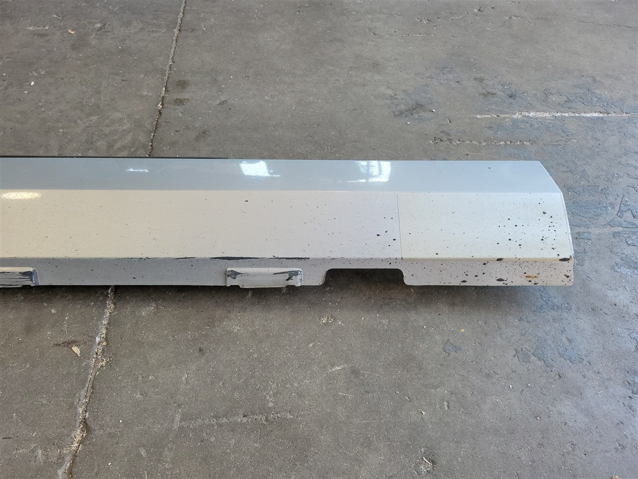 Used OEM 2010-2013 CAMARO ROCKER PANEL MOLDING RH PASSENGER SILVER, actual item photo 6